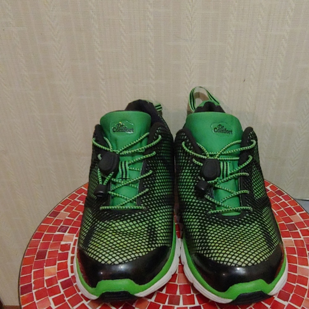 #002- Dr. Comfort sneakers. Size 9.5 w